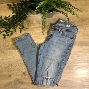 Distressed 711 Skinny Levi’s